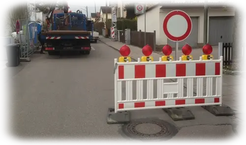 Straßensperrung wegen eines Baufahrzeugs in München